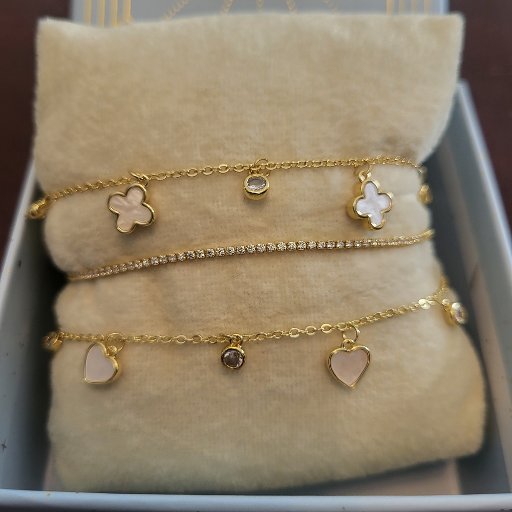 Eye Candy Gold and Cream Charm Bracelet Set